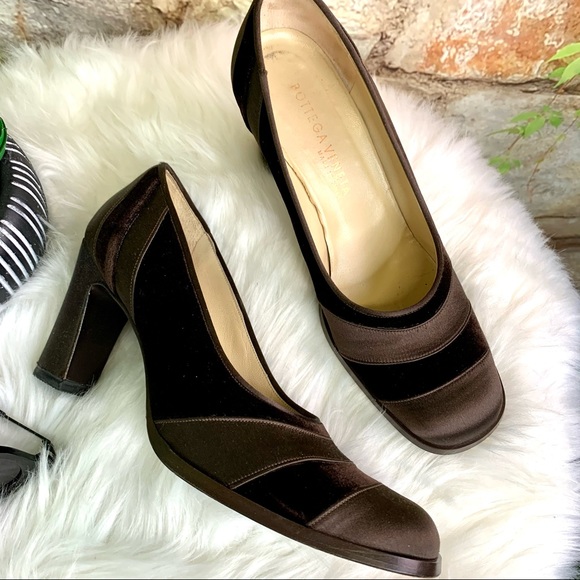 IOB BOTTEGA VENETA Handmade Brown Satin and Velvet Pumps, 8 - Picture 8 of 15